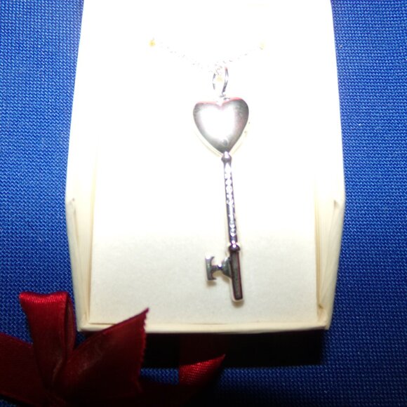 New -Silver Rhodium-Plated Heart Locket Key Pendant - 750 Italy - Red Ribbon Box - Picture 2 of 16